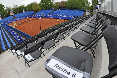 Empty seats are seen on the spectators' ranks around the Center Court during a rain break at the ATP tennis tournament BMW Open in Munich, southern Germany on Thursday, May 6, 2010. (apn Photo/Uwe Lein) ** Eds note: German spelling of Munich is Muenchen **