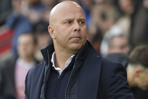 Liverpool's manager Arne Slot stans before the English Premier League soccer match between Southampton and Liverpool in Southampton, England, Sunday, Nov. 24, 2024. (AP Photo/Sean Ryan)