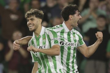 Betis' Abde Ezzalzouli, left, celebrates with Johnny Cardoso after scoring the opening goal during a Europa Conference League soccer match between Betis and Copenhagen at the Benito Villamarin stadium in Seville, Spain, Thursday, Oct. 24, 2024. (AP Photo/Toni Rodriguez)