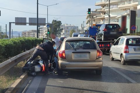 Ατύχημα με δίκυκλο - χωρίς κράνος, παραλιακή