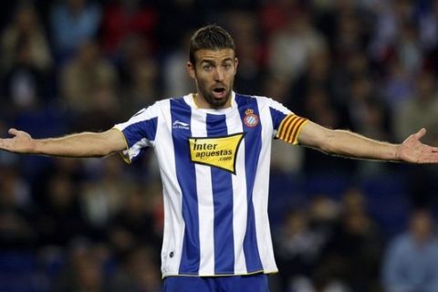 Espanyol's Luis Garcia gestures during their Spanish first division soccer match against Atletico Madrid at Cornella-El Prat stadium, near Barcelona, April 17, 2011. REUTERS/Albert Gea (SPAIN - Tags: SPORT SOCCER)