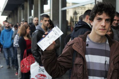 Ατελείωτες ουρές για τον Ολυμπιακό (VIDEO)!