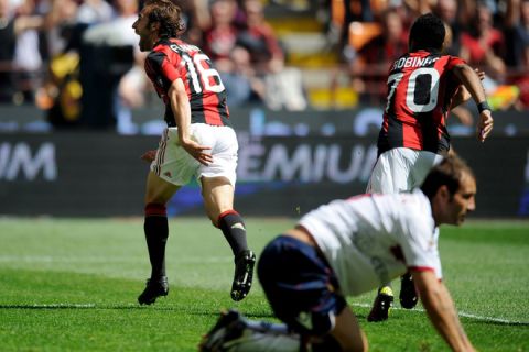 AC Milan's French midfielder Mathieu Flamini (L)  reacts after scoring during the serie A match AC Milan against Sampdoria, on May 1st, 2011, at the San Siro stadium in Milan . AFP PHOTO / OLIVIER MORIN (Photo credit should read OLIVIER MORIN/AFP/Getty Images)