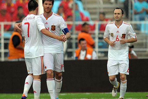 Spain's Xabier Alonso and David Villa (L) celebrate after scoring against Venezuela, as Andres Iniesta (R) looks on, during their friendly football match at the Jose Antonio Anzuategui stadium, in Puerto la Cruz, Venezuela, on June 7, 2011. AFP PHOTO/Juan BARRETO (Photo credit should read JUAN BARRETO/AFP/Getty Images)