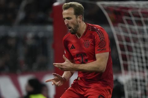 Bayern's Harry Kane celebrates after scoring the opening goal with the penalty kick during the Bundesliga soccer match between Bayern Munich and Augsburg at the Allianz Arena in Munich, Germany, Friday, Nov. 22, 2024. (AP Photo/Matthias Schrader)