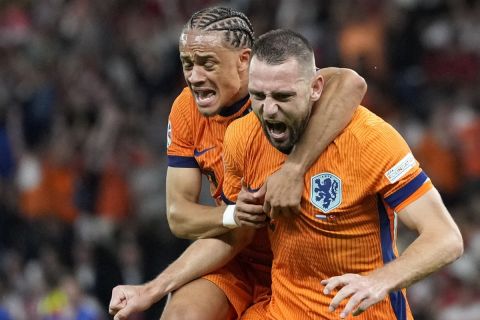 Stefan de Vrij of the Netherlands, right, celebrates with Xavi Simons of the Netherlands after scoring his sides first goal during a quarterfinal match between the Netherlands and Turkey at the Euro 2024 soccer tournament in Berlin, Germany, Saturday, July 6, 2024. (AP Photo/Antonio Calanni)