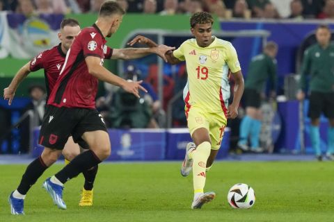 Spain's Lamine Yamal, right, controls the ball during a Group B match between Albania and Spain at the Euro 2024 soccer tournament in Duesseldorf, Germany, Monday, June 24, 2024. (AP Photo/Frank Augstein)