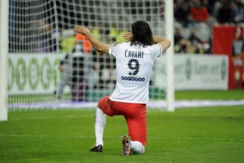 Uruguayan forward Edinson Cavani of Paris Saint Germain celebrates scoring the 3rd goal for his team during the French Championship Ligue 1 football match between RC Lens and Paris Saint Germain on October 17, 2014 at Stade de France stadium in Saint Denis , France. Photo Jean Marie Hervio / Regamedia / DPPI