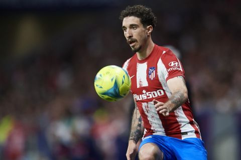 Sime Vrsaljko of Atletico Madrid controls the ball during the La Liga Santander match between Club Atletico de Madrid and Real Madrid CF at Estadio Wanda Metropolitano on May 8, 2022 in Madrid, Spain. (Photo by Jose Breton/Pics Action/NurPhoto) (Photo by Jose Breton / NurPhoto / NurPhoto via AFP)