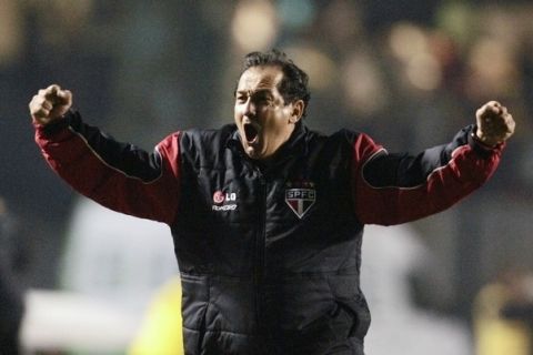 Muricy Ramalho, head coach of Brazil's Sao Paulo, reacts to his team's goal during a match against Uruguay's Nacional at the Copa Libertadores soccer match in Sao Paulo in this May 7, 2008 file photo. Ramalho has been asked to take over as Brazil coach but has not yet accepted the job, the country's football confederation said on July 23, 2010.    REUTERS/Paulo Whitaker/Files (BRAZIL - Tags: SPORT SOCCER)