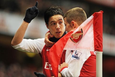 Arsenal's French midfielder Samir Nasri (L) celebrates scoring the opening goal with English midfielder Jack Wilshere (R) during the English Premier League football match between Arsenal and Fulham at the Emirates stadium in north London on December 4, 2010. AFP PHOTO/BEN STANSALL  FOR EDITORIAL USE ONLY Additional license required for any commercial/promotional use or use on TV or internet (except identical online version of newspaper) of Premier League/Football photos. Tel DataCo +44 207 2981656. Do not alter/modify photo. (Photo credit should read BEN STANSALL/AFP/Getty Images)