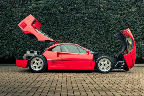 Ο Τότο Βολφ της Mercedes F1 έχει μια συλλεκτική Ferrari F40 και την πουλάει