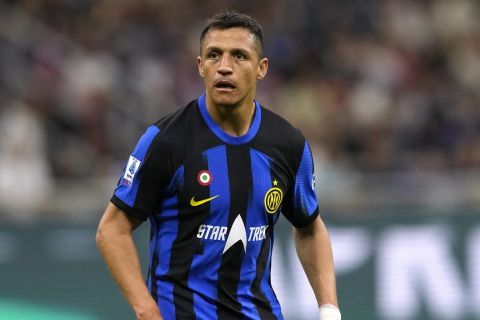 Inter Milan's Alexis Sanchez runs during the Serie A soccer match between Inter Milan and Cagliari at the San Siro Stadium, in Milan, Italy, Sunday, April 14, 2024. (AP Photo/Antonio Calanni)