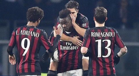 AC Milan's Italian forward, Mario Balotelli (C), jubilates with his teammates after scoring on penalty the goal during the Italy Cup first leg semifinal soccer match US Alessandria vs AC Milan at Olimpico stadium in Turin, Italy, 26 January 2016.
ANSA/ALESSANDRO DI MARCO