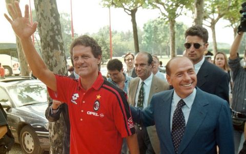 Il 16 luglio 1997 Fabio Capello (s) e Silvio Berlusconi salutano i tifosi  a Milanello alla presentazione del Milan.  
 Daniel Dal Zennaro/Ansa/Do