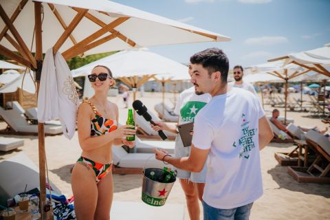 "Heineken ή Πράσινη": Ζητήσαμε απάντηση στο δίλημμα στην παραλία της Βούλας