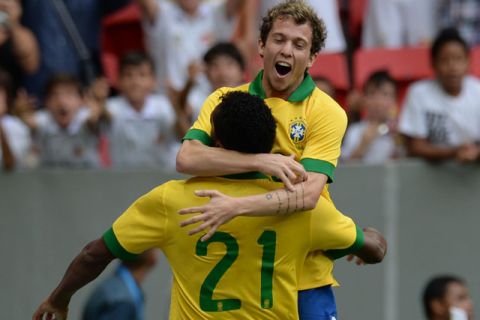 Brazil's Jo (bottom) celebrates his goal against Australia with teammate Bernard, during their friendly football match at the Mane Garrincha National stadium, in Brasilia, Brazil, on September 7, 2013.             AFP PHOTO /VANDERLEI ALMEIDA        (Photo credit should read VANDERLEI ALMEIDA/AFP/Getty Images)