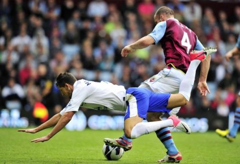 Everton's Belgian striker Kevin Mirallas (L) vies with Aston Villa's Dutch defender Ron Vlaar (R) during the English Premier League football match between Aston Villa and Everton at Villa Park in Birmingham, West Midlands, England on August 25, 2012. AFP PHOTO/GLYN KIRK

RESTRICTED TO EDITORIAL USE. No use with unauthorized audio, video, data, fixture lists, club/league logos or live services. Online in-match use limited to 45 images, no video emulation. No use in betting, games or single club/league/player publications.        (Photo credit should read GLYN KIRK/AFP/GettyImages)