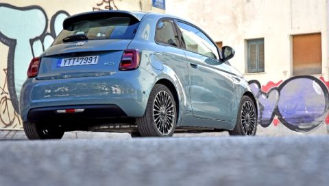 Στο δρόμο με το ηλεκτρικό Fiat 500e