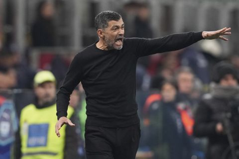 AC Milan's head coach Sergio Conceicao reacts during the Serie A soccer match between AC Milan and Cagliari at the San Siro stadium, in Milan, Italy, Saturday, Jan. 11, 2025. (AP Photo/Antonio Calanni)