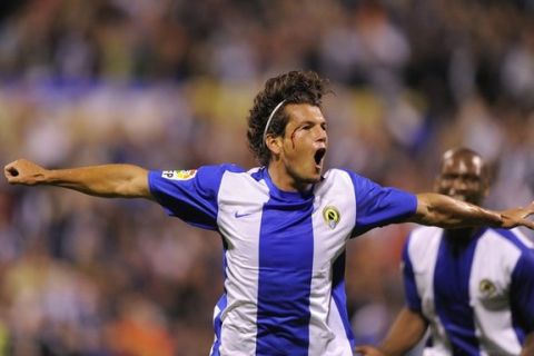 Hercules' Paraguayan forward Nelson Valdez celebrates scoring against Villarreal during their Spanish League football match on October 18, 2010 at Rico perez stadium in Alicante. AFP PHOTO / JOSE JORDAN (Photo credit should read JOSE JORDAN/AFP/Getty Images)