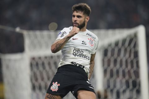 Yuri Alberto of Brazil's Corinthians celebrates scoring his side's first goal against Argentina's Newell's Old Boys during a Copa Sudamericana round of 16 first leg soccer match at the Neo Quimica Arena, in Sao Paulo, Brazil, Tuesday, Aug. 1, 2023. (AP Photo/Andre Penner)