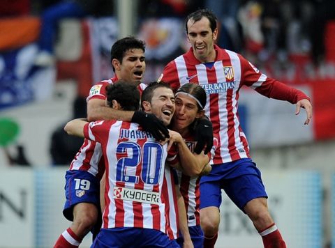 MADRID, SPAIN - MARCH 02:  Club Atletico de Madrid players celebrate after scoring their 2nd goal during the La Liga match between Club Atletico de Madrid and Real Madrid CF  at Vicente Calderon Stadium on March 2, 2014 in Madrid, Spain.  (Photo by Denis Doyle/Getty Images)