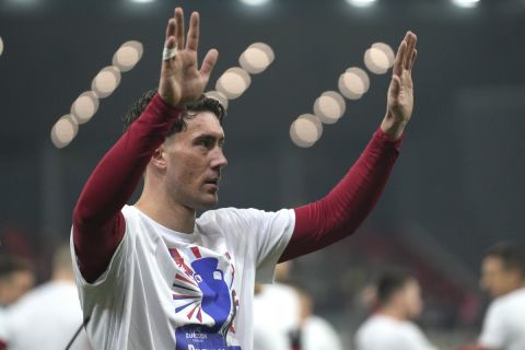 Serbia's Dusan Vlahovic reacts after the Euro 2024 group G qualifying soccer match between Serbia and Bulgaria at the Dubocica stadium in Leskovac, Serbia, Sunday, Nov. 19, 2023. (AP Photo/Darko Vojinovic)