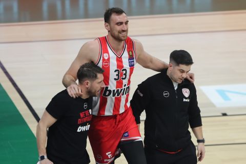 Ο φυσιοθεραπευτής Μανώλης Παπαμανώλης στο SPORT24 για τον Μιλουτίνοβ: "Με χειρουργείο επιστρέφει με ασφάλεια το αργότερο σε δύο μήνες"