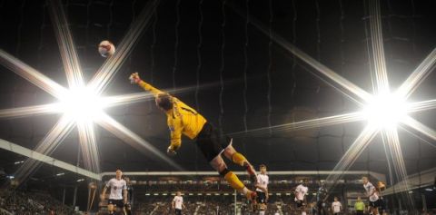 Picture shows:Mark Schwarzer, goalkeeper, Fulham, helpless as Jason Roberts, Blackburn Rovers, scores the winning goal.
Fulham v Blackburn Rovers, (1-2), Jason Roberts goal makes it 1-2, Picture Graham Chadwick