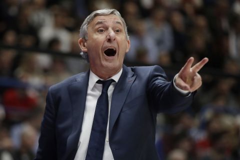 Barcelona coach Svetislav Pei gestures during the Euro League basketball match between Olimpia Milan and Barcelona Lassa, in Milan, Italy, Wednesday, Jan. 9, 2019. (AP Photo/Luca Bruno)