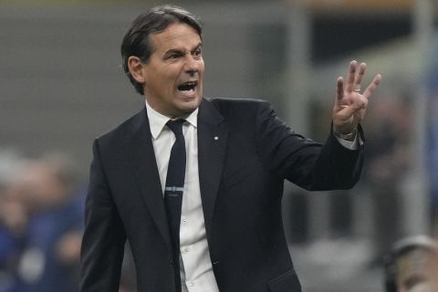 Inter Milan's head coach Simone Inzaghi gestures during a Serie A soccer match between Inter Milan and Juventus at the San Siro stadium in Milan, Italy, Sunday, Oct. 27, 2024. (AP Photo/Luca Bruno)