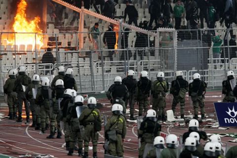 Video με τις δύο μολότοφ που έσκασαν μέσα στο ΟΑΚΑ