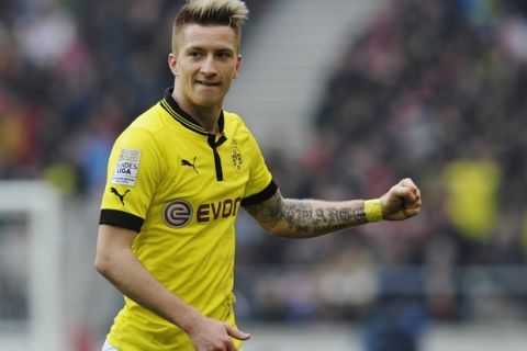 STUTTGART, GERMANY - MARCH 30:  Marco Reus of Dortmund celebrates his team's first goal during the Bundesliga match between VfB Stuttgart and Borussia Dortmund at Mercedes-Benz Arena on March 30, 2013 in Stuttgart, Germany.  (Photo by Daniel Kopatsch/Bongarts/Getty Images)