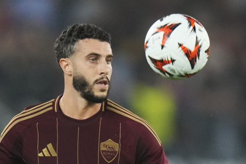 Roma's Mario Hermoso controls the ball during the Europa League opening phase soccer match between Roma and Athletic Club at the Stadio Olimpico in Rome, Italy, Thursday, Sept. 26, 2024. (AP Photo/Alessandra Tarantino)