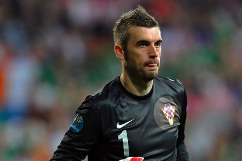 Poznan 10/06/2012.POLAND, Poznan.Goalkeeper Stipe Pletikosa of Croatia during the Euro 2012 football championships match Croatia vs Ireland on June 10, 2012 during the Euro 2012 football championships .Photo by: Piotr Hawalej / WROFOTO