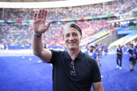 Switzerland coach Murat Yakin waves at supporters before a round of sixteen match between Switzerland and Italy at the Euro 2024 soccer tournament in Berlin, Germany, Saturday, June 29, 2024. (AP Photo/Ebrahim Noroozi)