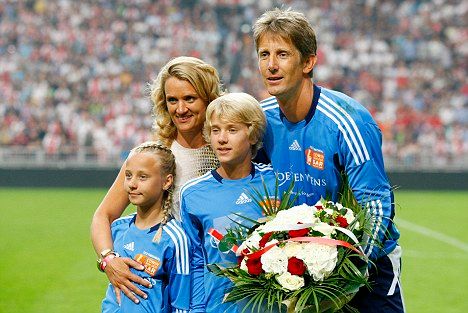 VI Images via Press Association Images

(L-R) daughter Lynn, wife Annemarie, Son Joe, Edwin van der Sar  