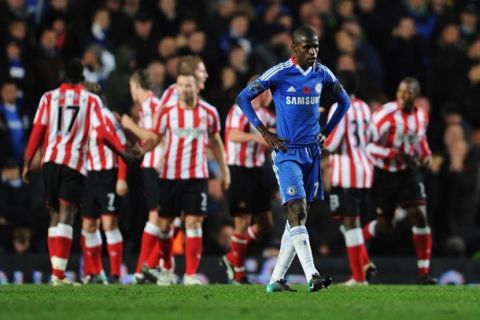 LONDON, ENGLAND - NOVEMBER 14:  Ramires of Chelsea looks dejected as Sunderland celebrate as Nedum Onuoha scores their first goal during the Barclays Premier League match between Chelsea and Sunderland at Stamford Bridge on November 14, 2010 in London, England.  (Photo by Michael Regan/Getty Images)