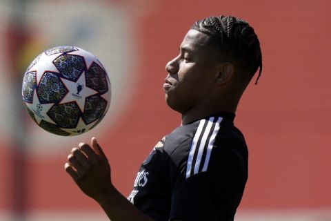 Benfica's David Neres controls the ball during a training session at Benfica's training camp in Seixal, outside Lisbon, Monday, April 10, 2023. Benfica will play Inter Milan in a Champions League quarterfinals soccer match Tuesday. (AP Photo/Armando Franca)