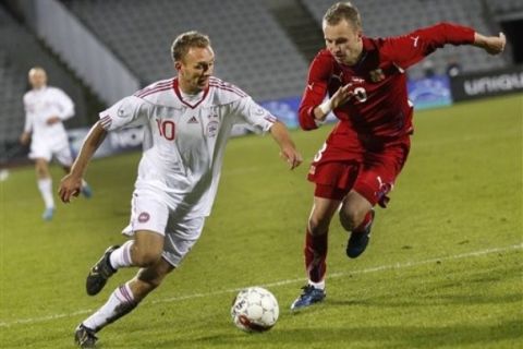 Denmark's Dennis Rommedahl, left,  and Czech Michal Kadlec in action during Denmark versus Czech Republic friendly soccer match played at NRGI Park in Aarhus, Denmark,  Wednesday Nov. 17, 2010. (AP Photo/POLFOTO, Lars Poulsen)  DENMARK OUT