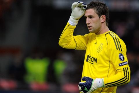 MILAN, ITALY - DECEMBER 08:  Maarten Stekelenburg of AFC Ajax looks on during the UEFA Champions League Group G match between AC Milan and AFC Ajax at Stadio Giuseppe Meazza on December 8, 2010 in Milan, Italy.  (Photo by Claudio Villa/Getty Images)