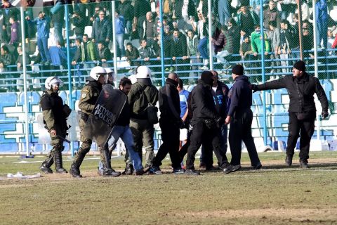 Δεκάδες προσαγωγές και συλλήψεις στο Αιγάλεω-ΑΕΚ