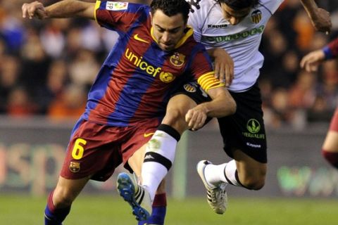 Barcelona's midfielder Xavi Hernandez (L) vies with Valencia's Argentinian midfielder Tino Costa (R) during their Spanish league football match at Mestalla stadium in Valencia on March 2, 2011.  AFP PHOTO/JAVIER SORIANO (Photo credit should read JAVIER SORIANO/AFP/Getty Images)