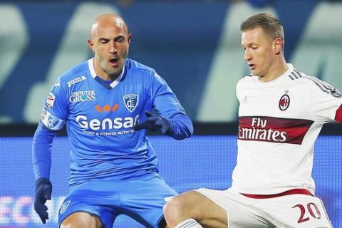 AC Milan's defender Ignazio Abate (R) and Empoli's forward Massimo Maccarone fight for the ball during the Italian Serie A soccer match between Empoli FC and AC Milan at Carlo Castellani stadium in Empoli, Italy, 23 January 2016.
ANSA/FABIO MUZZI