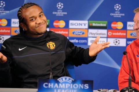 Manchester United's Anderson Oliveira of Brazil, left, and coach Alex Ferguson react during a press conference prior to their training session at the Dragao stadium in Porto, Portugal, Tuesday April 14, 2009. Manchester United will face Porto in a Champions League quarterfinal second leg soccer match next Wednesday, April 15 in Porto. (AP Photo/Paulo Duarte)