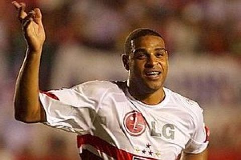 ¬©LAPRESSE 20080117: GUARATINGUETA, BRAZIL - Guaratingueta vs Sao Paulo FC: Brazilian League 2008, 1st round. In picture: Adriano (the brazilian striker scored twice). PHOTO: CITYFILES - ©LAPRESSE
20080117: GUARATINGUETA, BRAZIL - Guaratingueta vs Sao Paulo FC: Brazilian League 2008, 1st round. In picture: Adriano (the brazilian striker scored twice). PHOTO: CITYFILES - Fotografo: lapresse