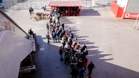 ΕΙΣΙΤΗΡΙΑ ΓΙΑ ΤΟΝ ΑΓΩΝΑ ΟΛΥΜΠΙΑΚΟΣ - ΠΑΟΚ (ΦΩΤΟΓΡΑΦΙΑ: ΤΑΚΗΣ ΣΑΓΙΑΣ / EUROKINISSI)