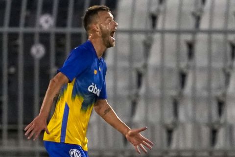 Dynamo Kyiv's Andriy Yarmolenko celebrates after scoring the opening goal during the Champions League second qualifying round, second leg soccer match between Partizan and Dynamo Kyiv in Belgrade, Serbia, Wednesday, July 31, 2024. (AP Photo/Darko Vojinovic)