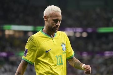 Neymar in Brazil shirt